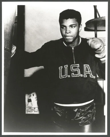 MUHAMMAD ALI Hitting Heavy Bag Photo in MINT Condition - 8" x 10" Cover