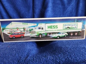 1992 Hess 18 Wheeler and Racer - New in Box - Picture 1 of 6