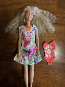 Muñeca Maxie vintage con vestido y traje de baño años 80’s - Imagen 1 de 14
