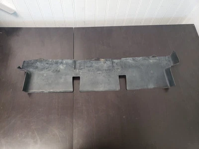 Оригинальная направляющая воздушной заслонки переднего бампера Volvo 740 760  - Изображение 1 из 4