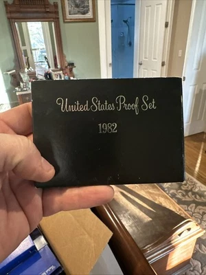 1982 US Mint Coin Proof Set - Image 1 of 3