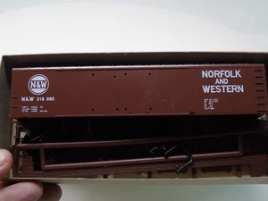 English Bowser 3-1705 50' Boxcar N&W Norfolk & Western #318680 Kit HO - Picture 1 of 2