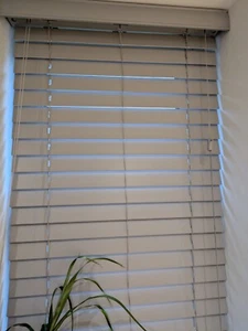 LIGHT/MID GREY VENETIAN BLINDS - 7 assorted sizes, see description - Picture 1 of 7