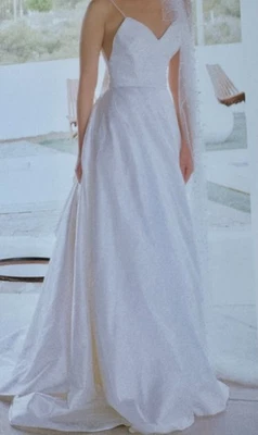 Vestido de novia tamaño muestra, conservado es caja de conservación. Foto 1 de 4