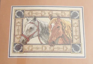Pferdepaar-wunderschönes gezähltes Kreuzstich-Set-Maße Gold Collection-Petite - Bild 1 von 8