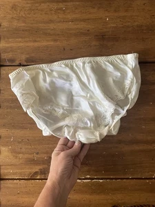 Vintage Barbizon Satin Remarque Marci Panties Panty Ivory Lace Sz 6 Medium M - Picture 1 of 7
