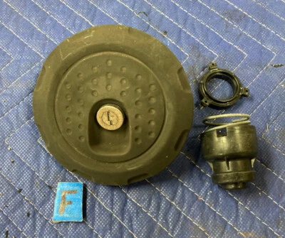 1998 - 2005 年路虎 Freelander 油箱盖可锁定燃油门原始设备制造商 #3044M — 第 1/4 张图片