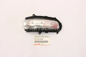 Toyota Avensis AZT250 CDT250 OEM Genuine Right Side Turn Signal Lamp 81730-05050 - Picture 1 of 4