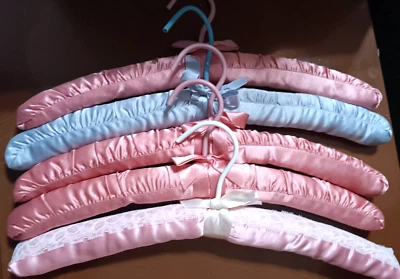 Lote 5 perchas acolchadas satinadas de colección rosa/azul Foto 1 de 2