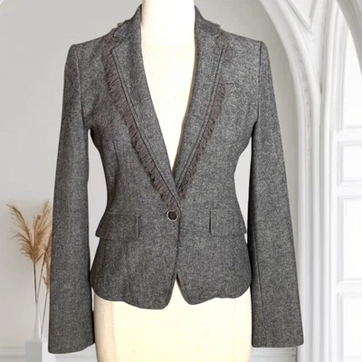 Chaqueta Blazer Banana Republic Mezcla Lana Espiga Borde Volantes Gris Talla 4 Corta Foto 1 de 4