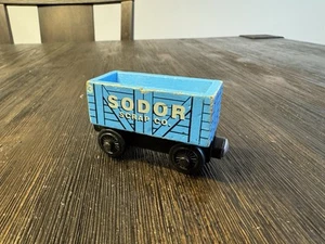 Thomas & seine Freunde Holzeisenbahn Sodor Schrottwagen Zug Panzer Holz - Bild 1 von 3
