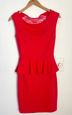 Vestido soprano para mujer pequeño de encaje rojo Foto 1 de 4