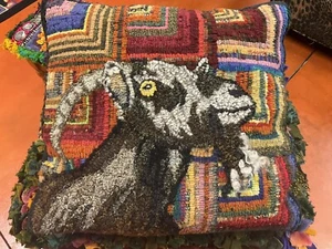 Rug Hooking Pattern Design By Goat Hill Designs “Ruby Pearl, 16” by 16”, Linen - Picture 1 of 1