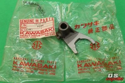 Garfo seletor NOS Kawasaki KX125 1974-1976 baixo e 4º PARTE # 13140-058 - Imagem 1 de 4
