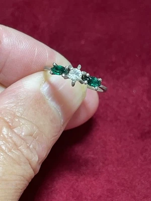 Jolie Fine Bague En Argent Massif Et Brillants Taille 57 - Photo 1/4