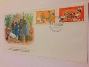 * Lot Of 35 FDC WORLDWIDE 1979 First Day Cover " The World of Children " - Picture 1 of 12