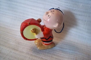 VINTAGE 1950 ARACHIDI CHARLIE BROWN con TAMBURO ceramica decorazione natalizia Giappone - Foto 1 di 2