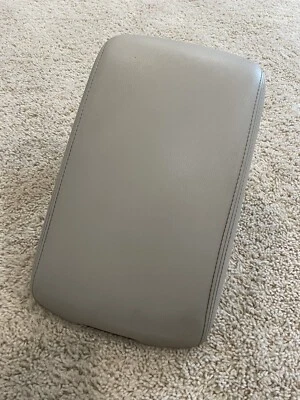 2011 2012 年 2013 年 INFINITI M37X SEDAN CENTER CONSOLE ARM REST LID 原始设备制造商 BEIGE TAN — 第 1/4 张图片