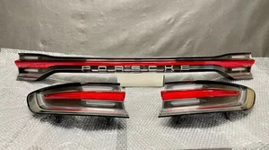 Puerta trasera tapa maletero original PORSCHE MACAN 2013-2023 CON LUZ TRASERA EUROPEA - Imagen 1 de 7