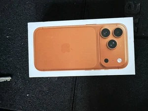 Apple iPhone 17 Pro 1TB Cosmic Orange - Entsperrt - Neu Versiegelt UK  - Bild 1 von 2