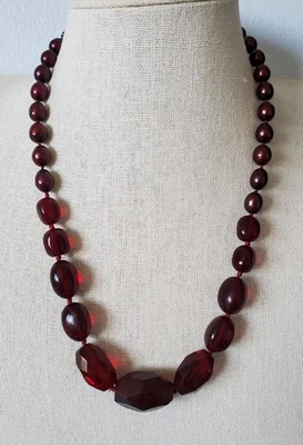 Collar de cuentas graduadas de perlas de agua dulce de vidrio rojo Coldwater Creek 23" Foto 1 de 4