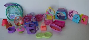 ENORME LOTE DE PORTADORES LPS Littlest Pet Shop, soportes, bolsa de almacenamiento, carrito - Imagen 1 de 3