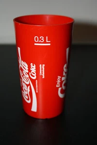 Coca-Cola Becher 0,3 Liter Trink/Enjoy/Buvez/Bevete Rot und Plastik - Bild 1 von 2