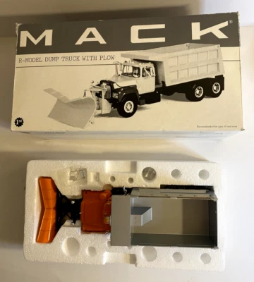 Caminhão basculante First Gear Pa Penna Turnpike “R” Mack com arado #19-2588 1:34 com caixa - Imagem 1 de 4