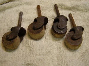 4 antike Möbelrollen aus Holz - Bild 1 von 6