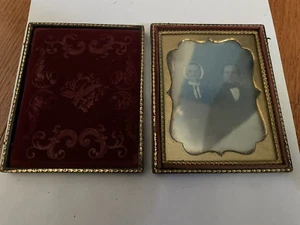 Vintage Gold gerahmtes Farbfoto auf Glasheft Ehemann & Frau Portrait - Bild 1 von 7