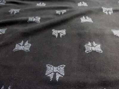 Piel de Cordero Piel Brillo Metálico Plata Mariposas Estampado en Gamuza Negra Foto 1 de 4