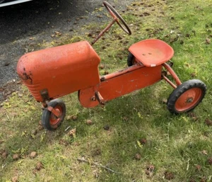 B.M.C. PEDAL CAR  TRACTOR - Picture 1 of 10