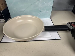 LONGABERGER FLAMEWARE CORNFLOWER Ivory 11.5 SKILLET WITH HANDLE COVER - Picture 1 of 8