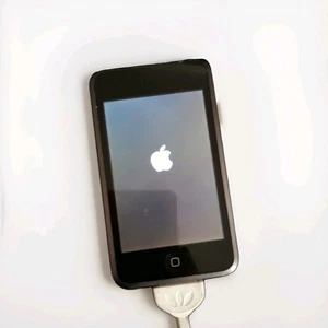 IPod Classic Touch - 2. Generation, 16GB, Schwarz, Akku defekt - Bild 1 von 3