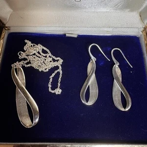Kit Heath 925 Sterling Silver Infinity Necklace Pendant & Earrings - Picture 1 of 9