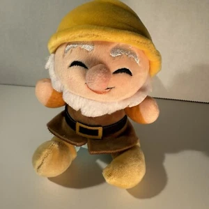 Muñeco de peluche Disney Wishables Happy Dwarf 5 pulgadas Blancanieves y los siete enanos - Imagen 1 de 6