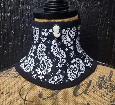 Corsé de cuello con cordones damasco gótico blanco y negro talla E Foto 1 de 4