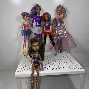 Barbie & Monster High Puppe 5 Stück bekleidet meist modern 10-12 Zoll - Bild 1 von 6