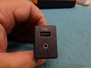 NISSAN VERSA NOTE NV200 15 16 17 18 19 AUX AUXILIARY USB IN INPUT PLUG PORT JACK - Picture 1 of 6