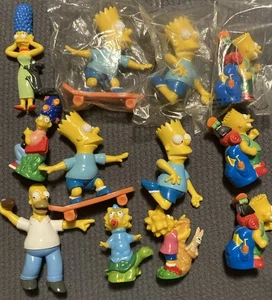 Lotto 12 Giocattoli Simpsons - Campeggio e altro - Foto 1 di 2