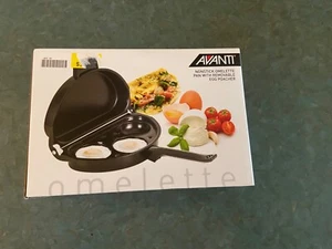 Avanti Nonstick Omelette Pan with Removable Egg Poacher - Picture 1 of 6