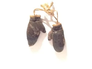 Vintage Miniatur Box Lederhandschuhe 2-3/4 cm selten eingerissen, auf Bild zu sehen - Bild 1 von 4
