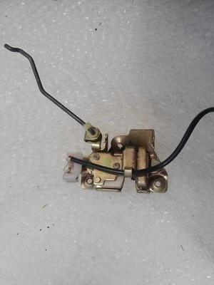 Cerradura de pestillo de escotilla de maletero trasero OEM 88-91 Honda CRX Foto 1 de 2