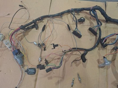Oldsmobile 88/98 1969 arnés de cableado debajo del tablero completo con interruptores, enchufe, fusible Foto 1 de 4