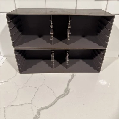 Organizador de almacenamiento de cartuchos de juegos Nintendo NES de colección - Lote de soportes de plástico gris Foto 1 de 4