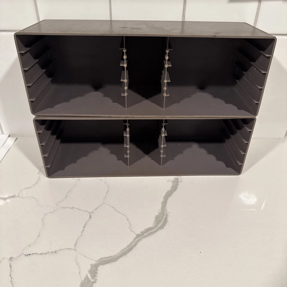 Винтажный органайзер для хранения игровых картриджей Nintendo NES — серый пластиковый держатель лот - Изображение 1 из 4