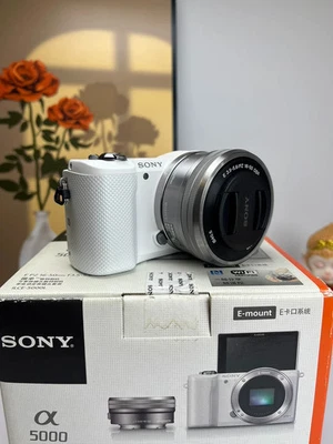 Cámara digital Sony Alpha a5000 sin espejo con lente de 16-50 mm - blanca probada Foto 1 de 4