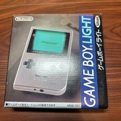 Consola Game Boy Light Silver 4577 de Japón Foto 1 de 4