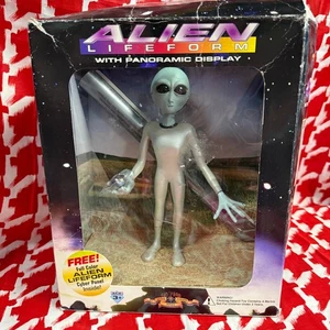 Shadowbox Alien Lifeform (1995) w/ Panoramic Display — Unused Figure - Picture 1 of 18