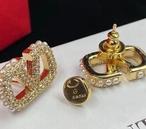 Valentino Pearl Earring Studs 14k gold plate Cubic Zircon One Inch - Picture 1 of 3